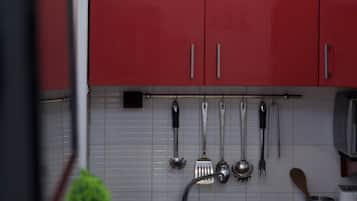 Appartamento Comfort, vista città | Cucina privata | Seggiolone