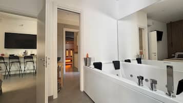 Romantic Condo, City View | In-room safe, laptop workspace, blackout drapes, soundproofing