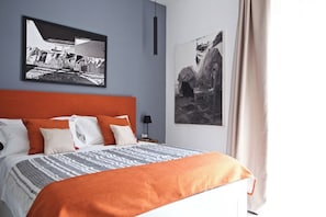 Kaupunkihuoneisto, kaupunkinäköala | Tallelokero huoneessa, kannettavalle tietokoneelle sopiva työtila