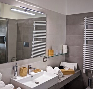 City Condo, City View | Bathroom - Scugnizzo Apartment (Naples)