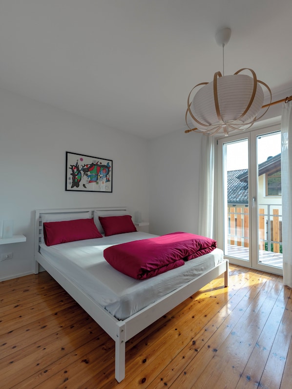 3 bedrooms, desk, travel cot, free WiFi