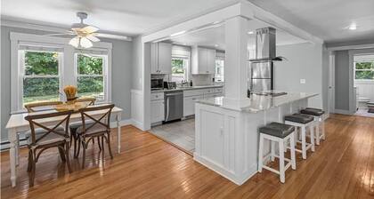 Narragansett Coastal Retreat-walk to Beach & Pond