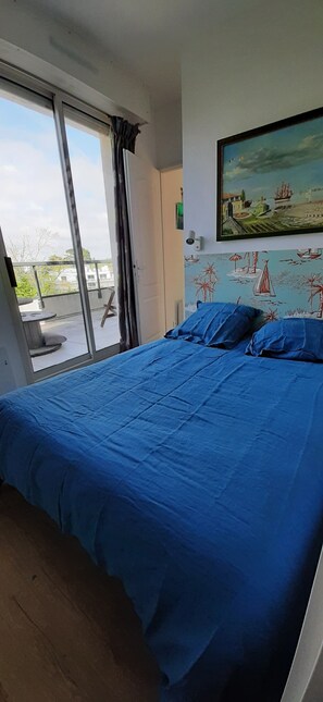 Fer et planche à repasser, accès Internet