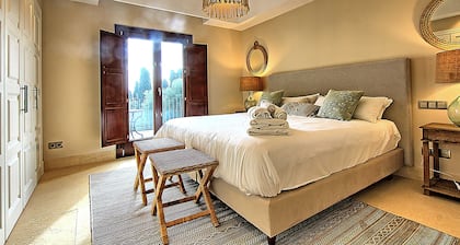 Six bedroom Villa in Sotogrande with pool