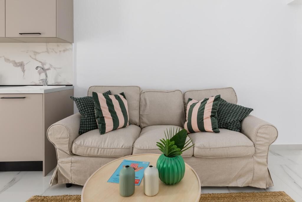 Apartemen, 1 kamar tidur | Area keluarga | Smart TV 40-inci dengan saluran TV digital