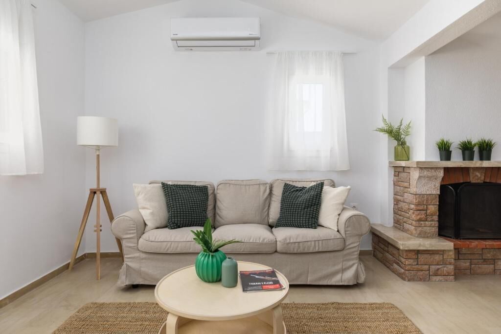 Apartment, 2 Bedrooms, City View | Living area | 40-inch Smart TV with digital channels