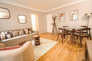 Living area - Apartment near Eiffel Tower - 1BR 2/4 persons (Paris)