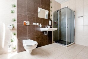 Studio - utsikt mot staden | Badrum