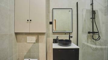 Dusche, Haartrockner, Shampoo
