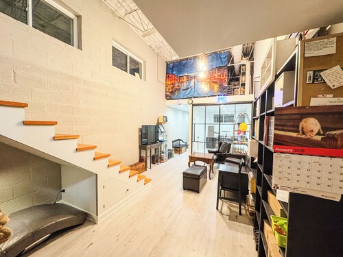 Spacious 3-bedroom Comfort Urban Chicago loft house
