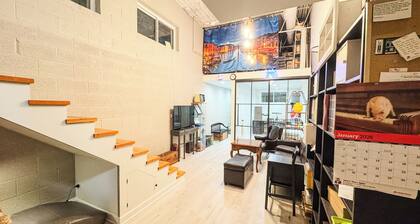 Spacious 3-bedroom Comfort Urban Chicago loft house