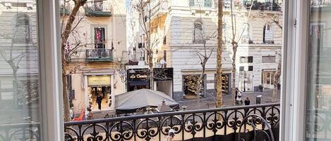 Familien-Suite, 2 Schlafzimmer, Balkon, Stadtblick | Speisen