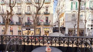 Familien-Suite, 2Â Schlafzimmer, Balkon, Stadtblick | Speisen im Freien