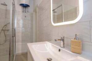 Shower - Apartment with Panoramic Sea View in the Heart of Olbia (Olbia)