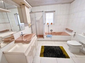Bathroom - Vrbo Property (Norden)