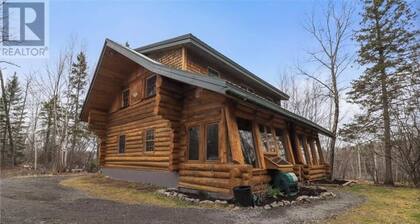 Shediac River Retreat Log Home With Hot Tub