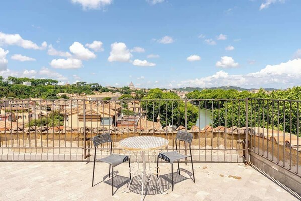 تناول الطعام بالخارج