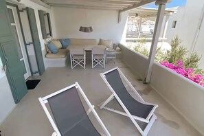 Property grounds - Mykonos pool house 3 shared pool - My rental Homes (Mykonos)
