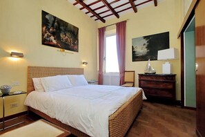 3 bedrooms, iron/ironing board, WiFi, bed sheets - Luxury Trastevere apartment (Roma)