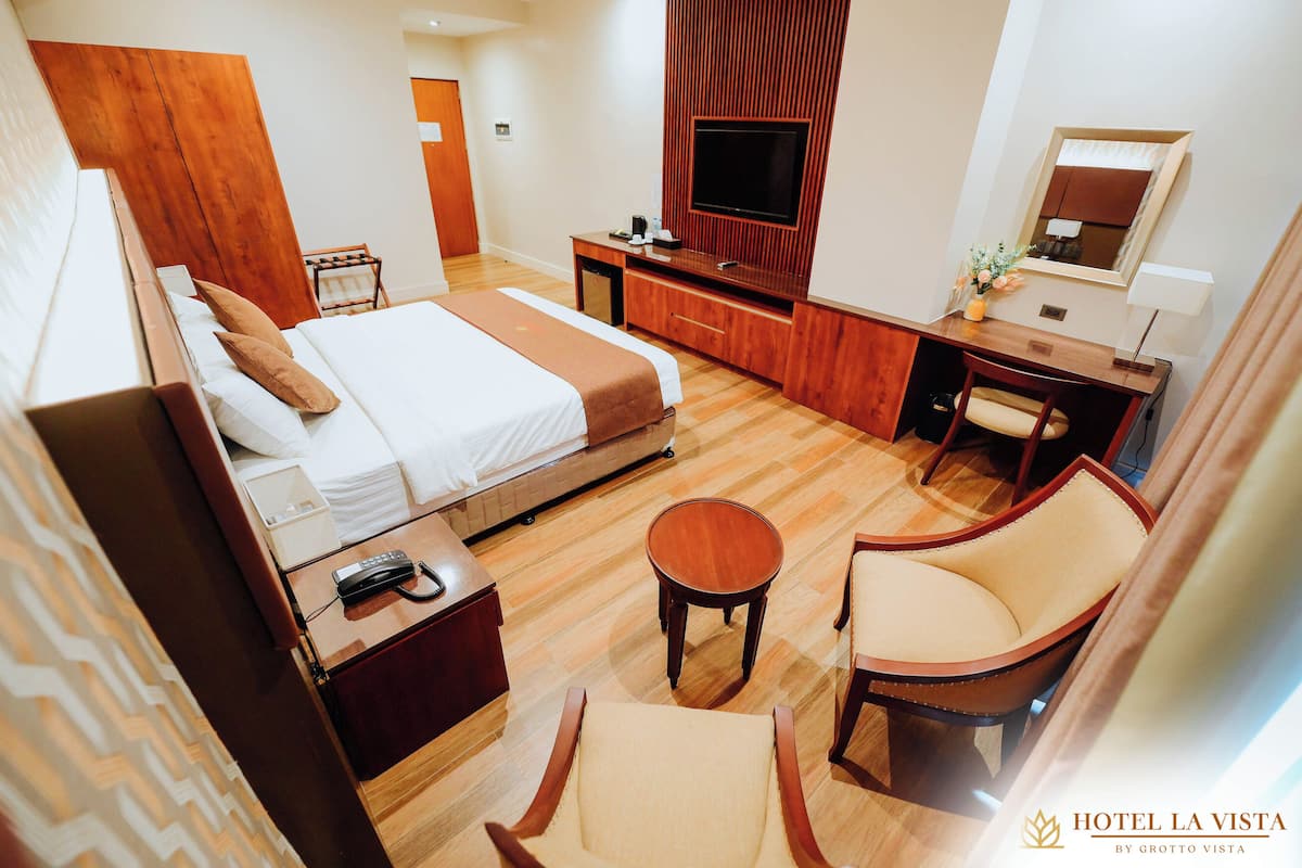 Desk, laptop workspace, iron/ironing board, free WiFi