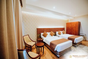 Desk, laptop workspace, iron/ironing board, free WiFi - Hotel La Vista by Grotto Vista (San Jose del Monte)