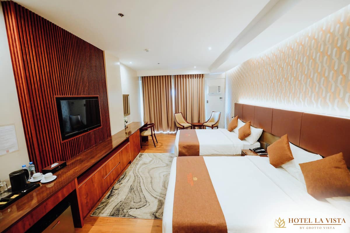 Desk, laptop workspace, iron/ironing board, free WiFi