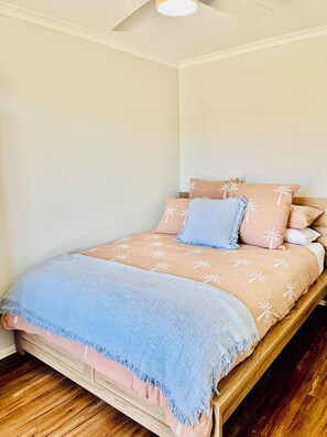 Iron/ironing board, WiFi, bed sheets - Mandurah Coastal Getaway - Modern & Spacious! (Mandurah)