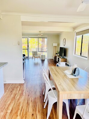 Interior - Mandurah Coastal Getaway - Modern & Spacious! (Mandurah)