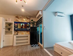 1 Schlafzimmer, Schreibtisch, Bügeleisen/Bügelbrett, Bettwäsche