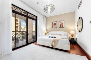 Iron/ironing board, WiFi, bed sheets - Free housekeeping visits during your stay - StayShort - Luxurious 1 Bed in Old Town, that Sleeps 4 and Close to Burj Khalifa (Downtown)