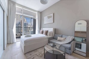 Iron/ironing board, WiFi - Free housekeeping visits during your stay - StayShort - Studio in Marina that Sleeps 3 with a Perfect City View (Dubai Marina)