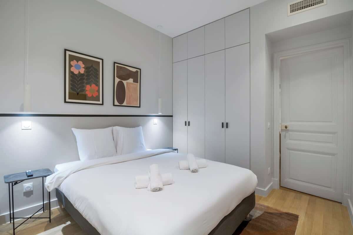 2 habitaciones, tabla de planchar con plancha, wifi y ropa de cama 