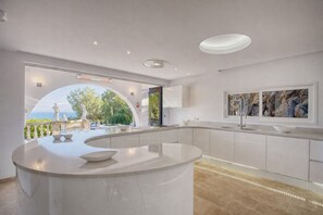 Fridge, microwave, oven, dishwasher - Oceanland, Villa 5StarsHome Mallorca (Calvià)