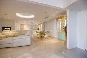 TV - Oceanland, Villa 5StarsHome Mallorca (Calvià)