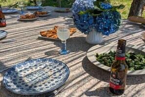 Outdoor dining - Vrbo Property (Santiago de Compostela)
