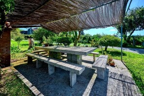 Outdoor dining - Vrbo Property (Santiago de Compostela)