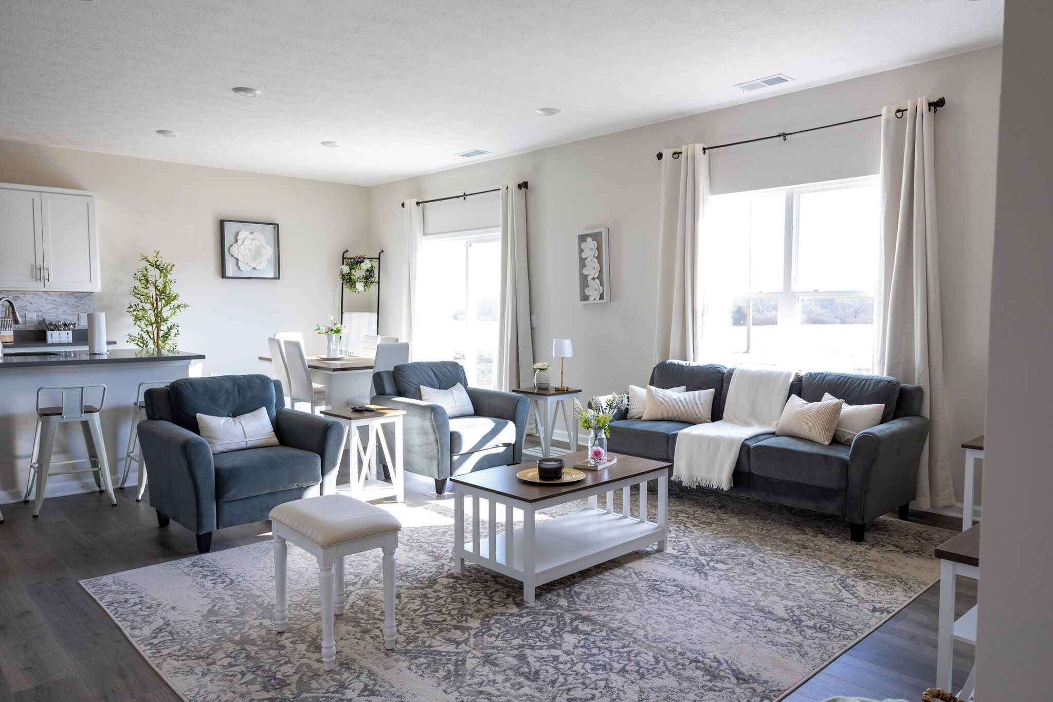 Room, 3 Bedrooms | Living area