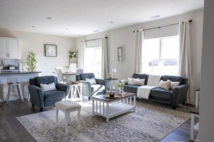 Room, 3 Bedrooms | Living area