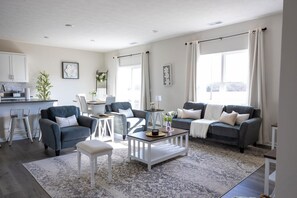 Maison, 5 chambres | Aire de séjour | Téléviseur à écran plat