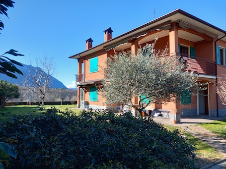 Exterior. Apartment 'Sunset On Lake Maggiore 2 Garages' with Garden, Balcony and Wi-Fi