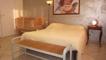 Bügeleisen/Bügelbrett, WLAN, Bettwäsche