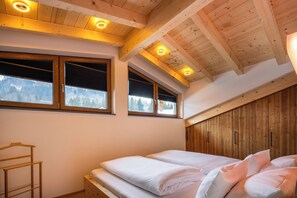 Iron/ironing board, free WiFi, bed sheets - Sky, stone pine & mountains - your wellness oasis with its own sauna in Berchtesgaden (Berchtesgaden)