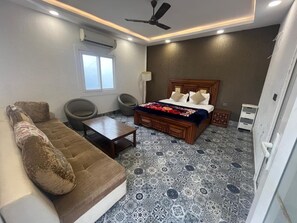 واي فاي مجانًا وملاءات أسرّة