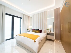 Tabla de planchar con plancha, wifi y ropa de cama 