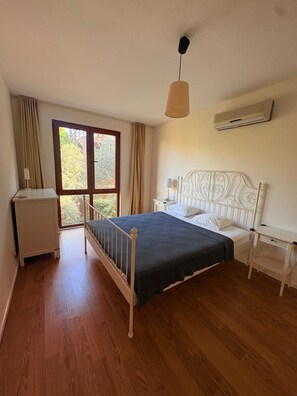 Fer et planche à repasser, accès Internet, draps fournis