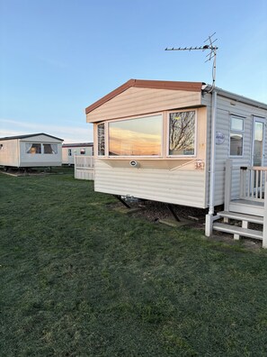 Exterior detail - Family Owned Holiday Caravan, located 5 minutes walk from the Beach (Mablethorpe)