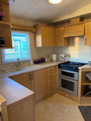 Private kitchen - Family Owned Holiday Caravan, located 5 minutes walk from the Beach (Mablethorpe)