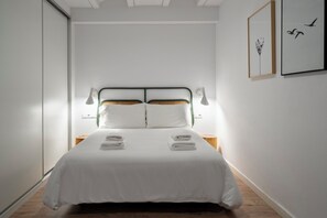3 bedrooms, iron/ironing board, free WiFi, bed sheets - Verdi Bajos - Habitat Apartments (Barcelona)