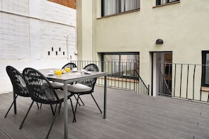 Outdoor dining - Gracia Private Terrace Apartment Verdi Entresuelo (Barcelona)