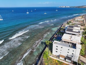 Beach nearby, sun-loungers, beach towels - SUMMER SALE! Oceanfront 1BR with Lanai, Pool & Island Views - Lahaina Roads 209 (Lahaina)